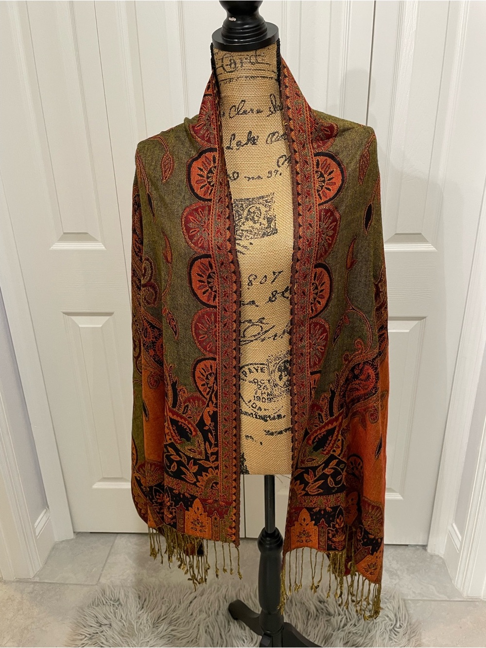 Pashmina Paisley Scarf in Red & Green Like New
